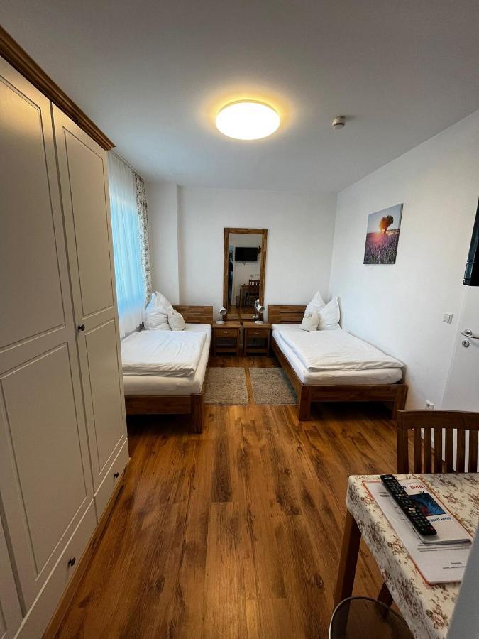 Gaestehaus Traunreut - Monteur Und Gaestezimmer - Bagian luar foto