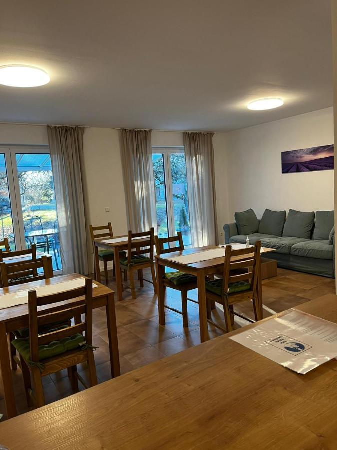 Gaestehaus Traunreut - Monteur Und Gaestezimmer - Bagian luar foto