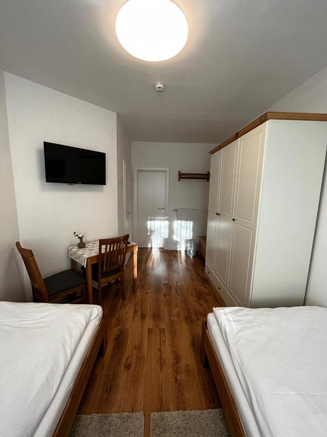 Gaestehaus Traunreut - Monteur Und Gaestezimmer - Bagian luar foto